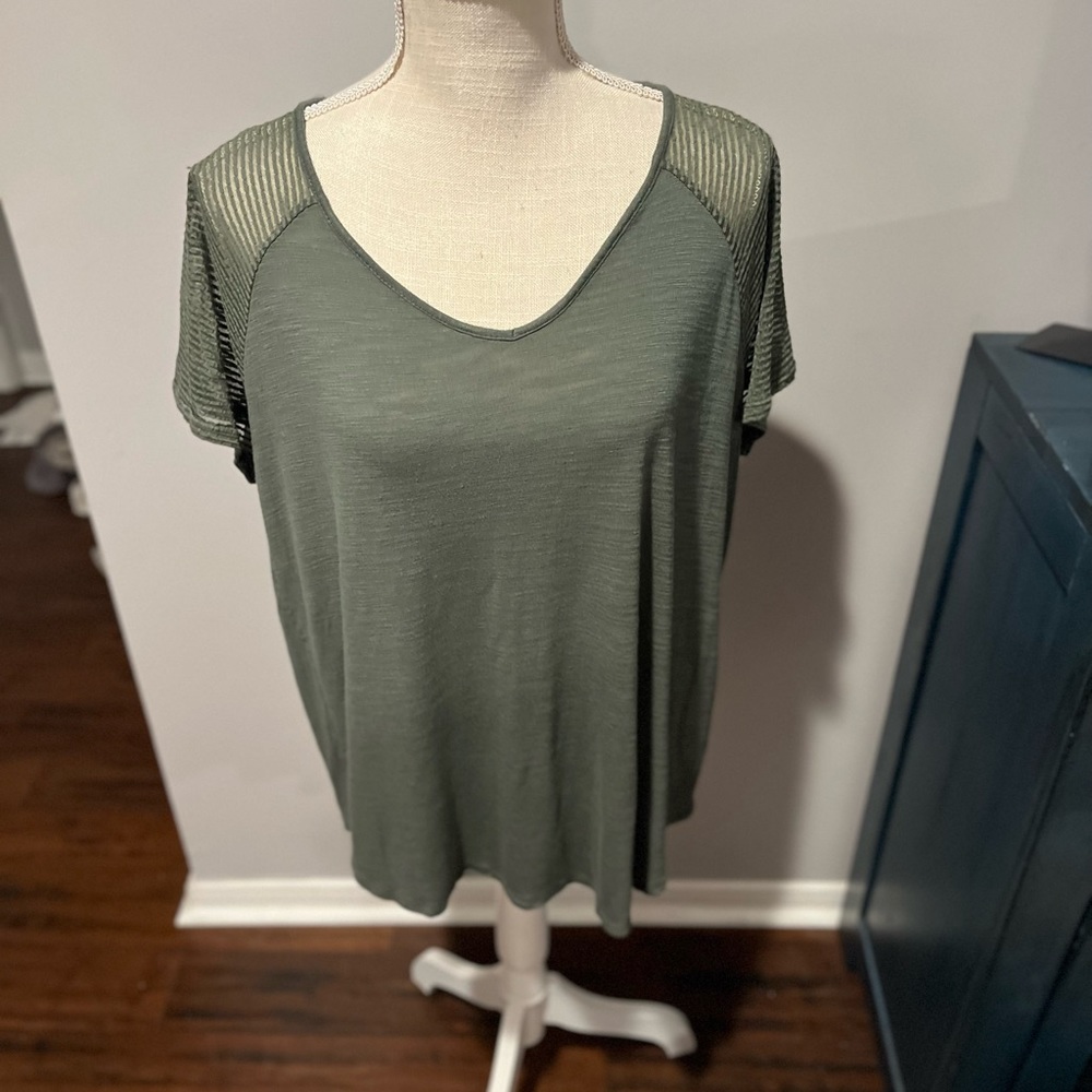 Cable & Gauge 1x v neck olive green top